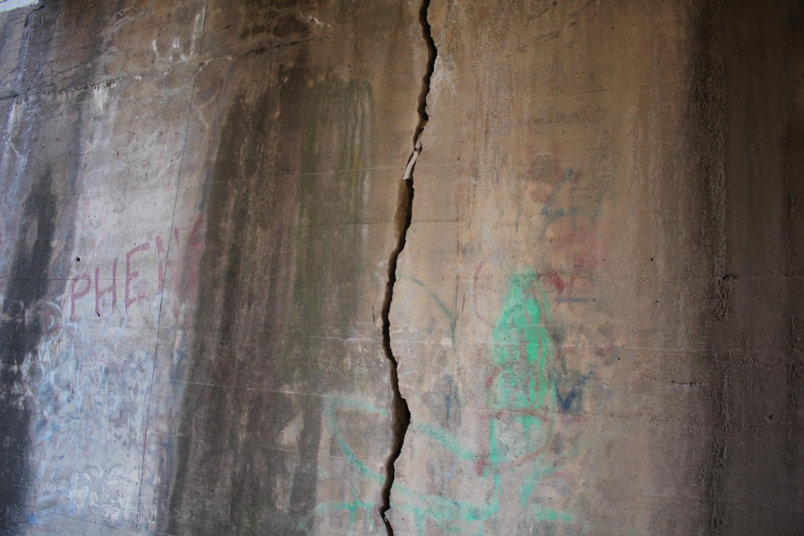 Cracking on east abutment